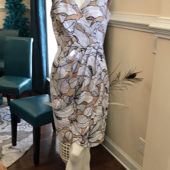 SIZE 6 BEAUTIFUL SPRING SUMMER DRESS OR FALL W BLACK BLAZER. Tan/black/white🌸🌸 - Picture 2 of 6